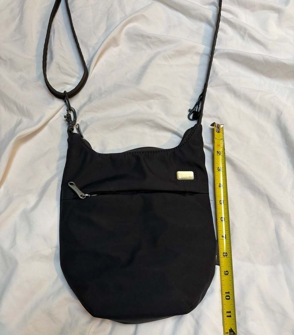 Pacsafe Slingsafe 100 Gii Anti-Theft Shoulder/Crossbody Bag - Picture 2 of 7